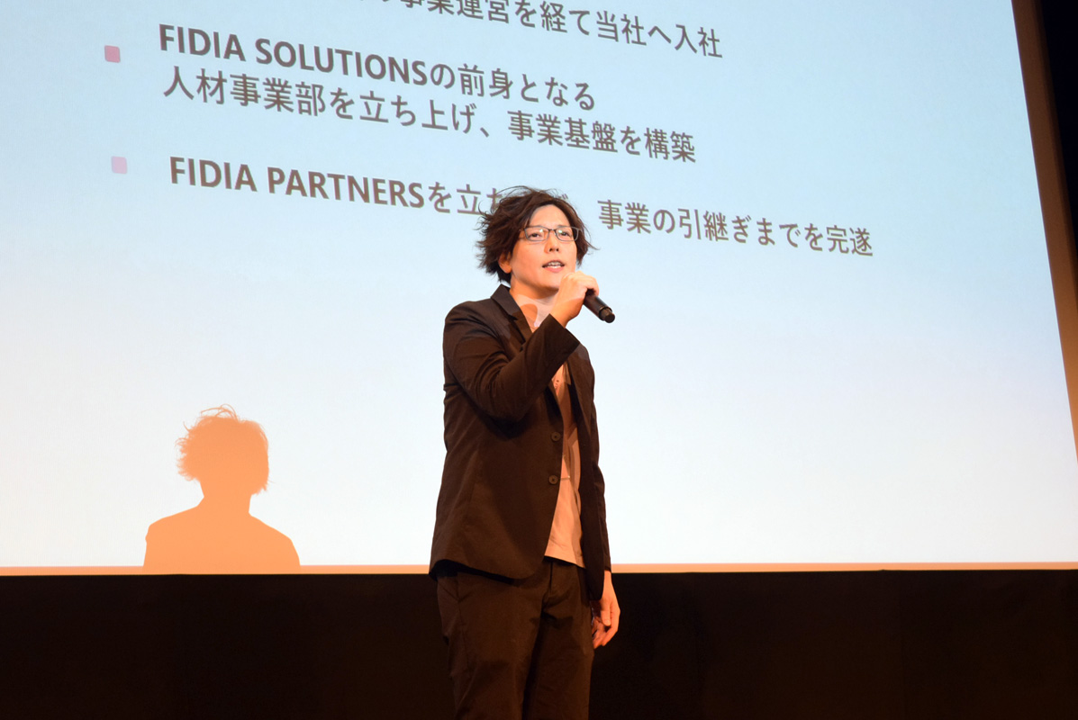 登壇する吉田さん